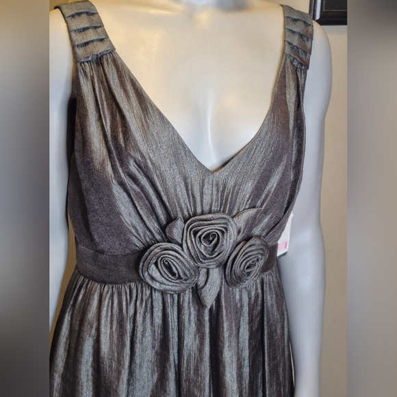 Elegant metallic/Pewter dress - Picture 4 of 13